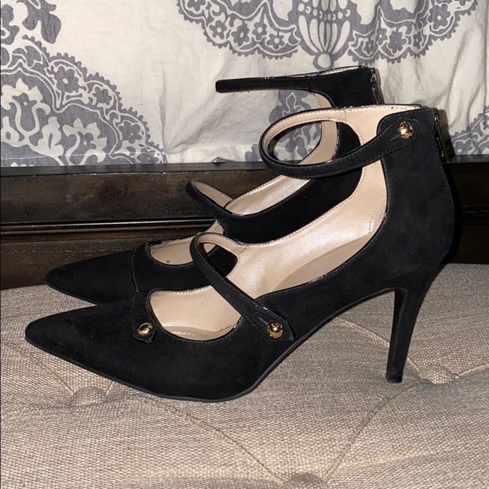 Unisa black pumps